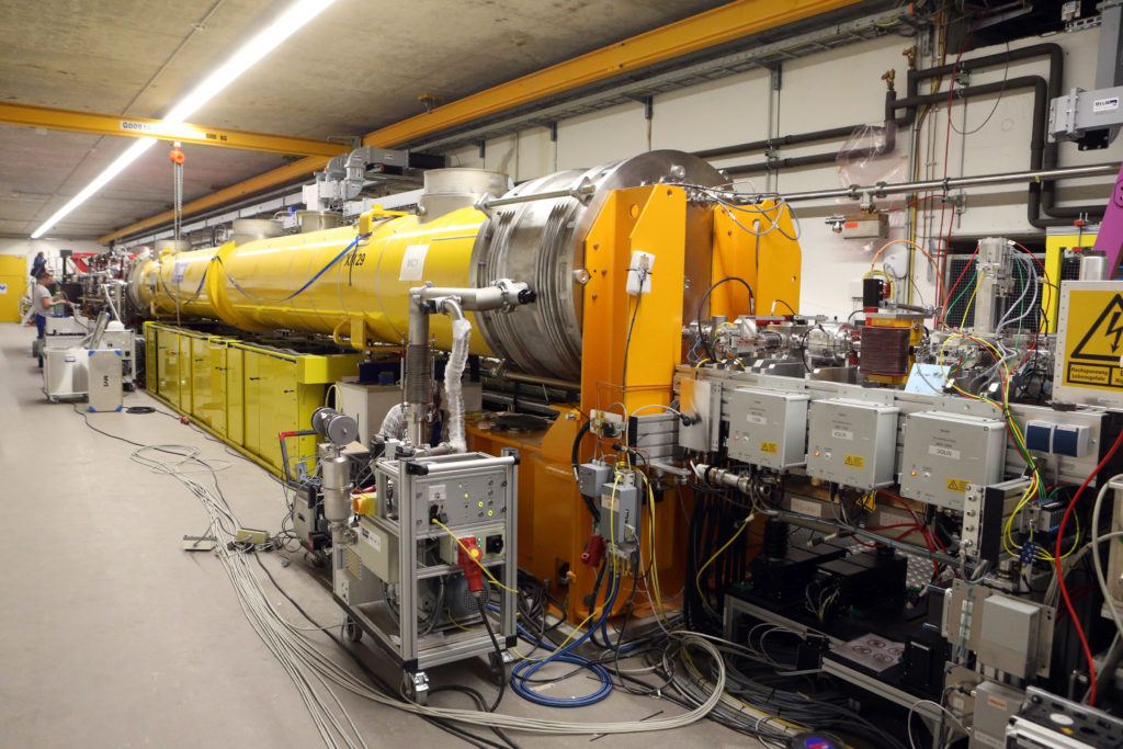 xfel_first_electron_accelleration