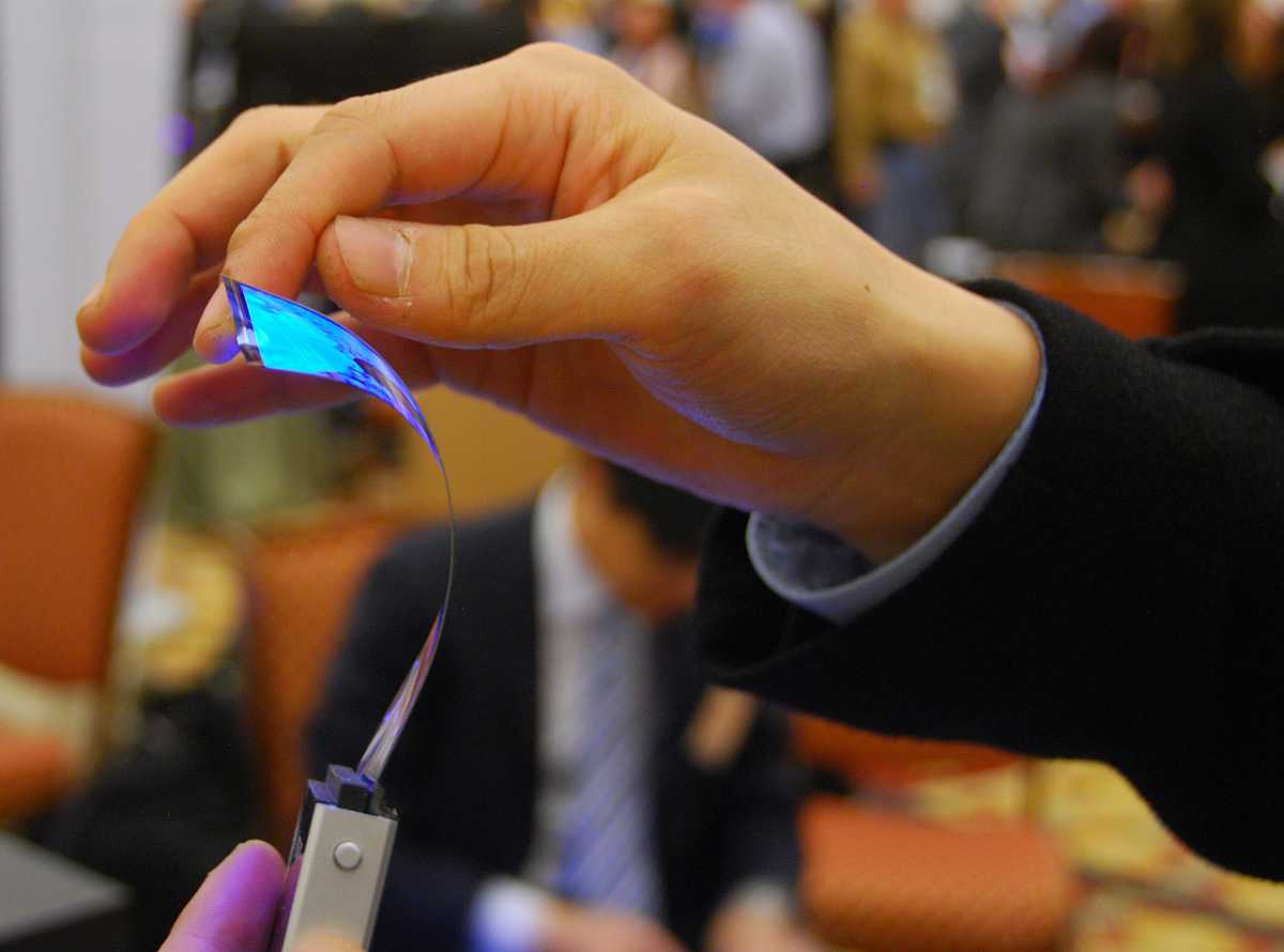 Ученые сделали нанометровую лампочку из однослойного сульфида молибдена