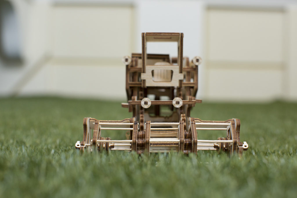 58830efdb5e91_model-combine-ugears-16-11