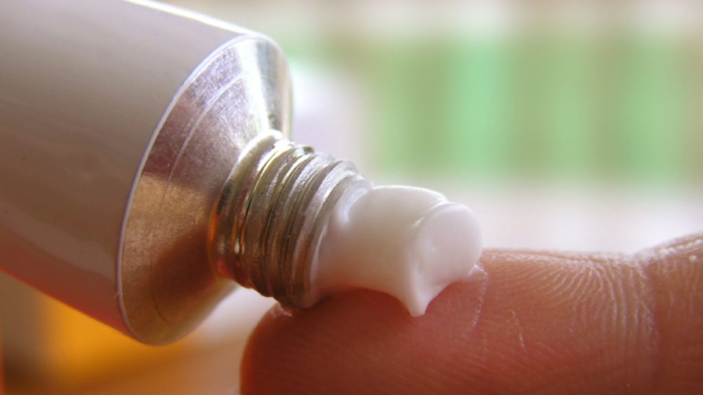 hi-852-lotion-ointment-istock-000000154751small