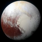 Слишком низкую температуру Плутона объяснили уникальной атмосферой