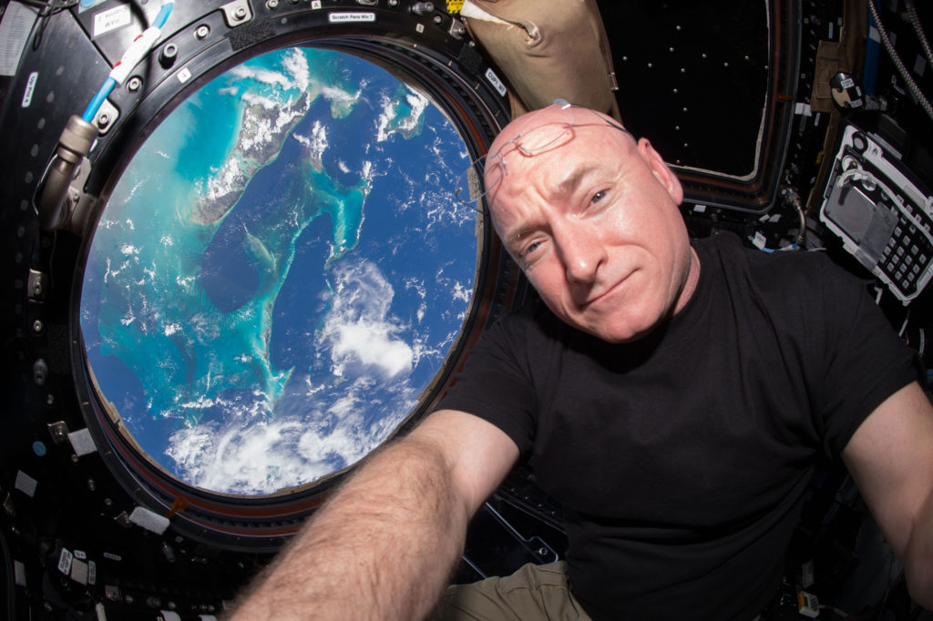 02astronauteyes