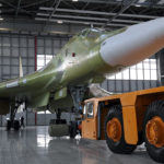 Новый российский стратегический бомбардировщик совершил свой первый полет