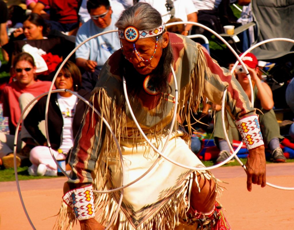 1085x1500_dominikana_potomki_indeitsov_taino1