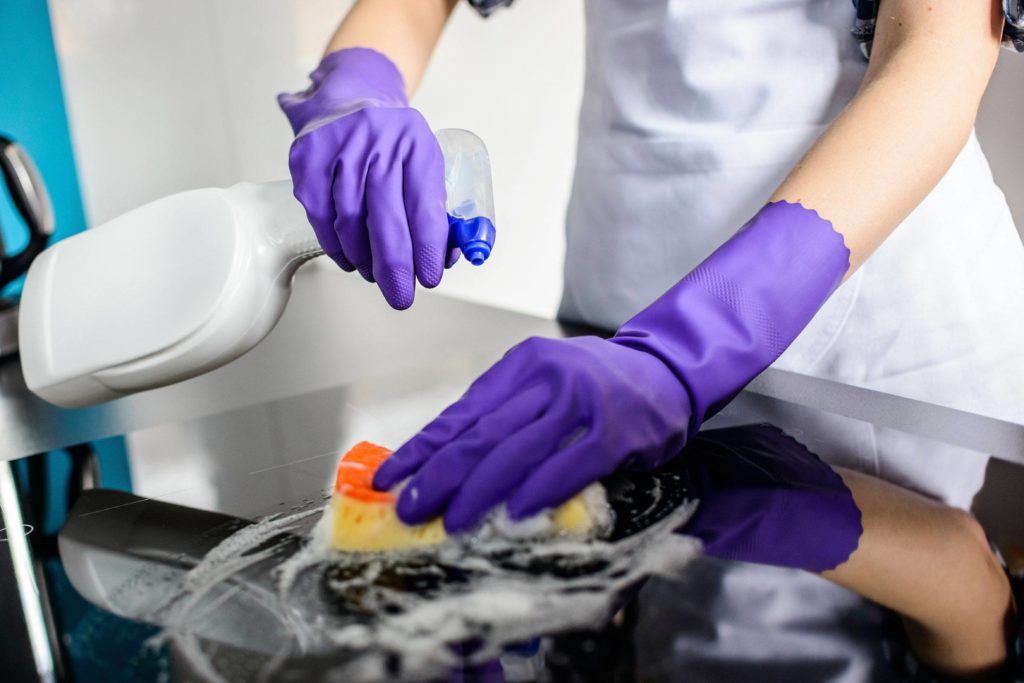 cleaner-wont-tell-you-cleaning-kitchen