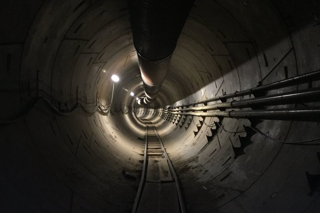 elon_musk_the_boring_company_tunnel_photo_1