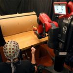 Инженеры MIT научились управлять роботом при помощи мозговых волн