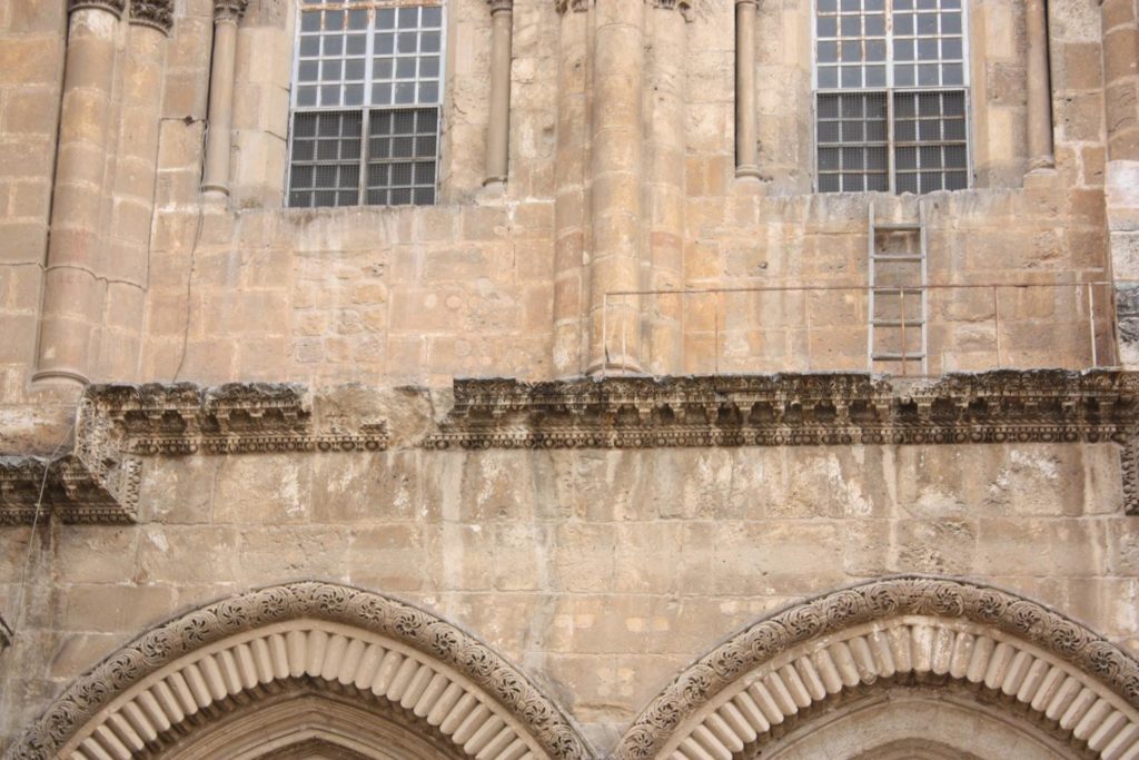 18887-holy_sepulchre_ladder_disagreement