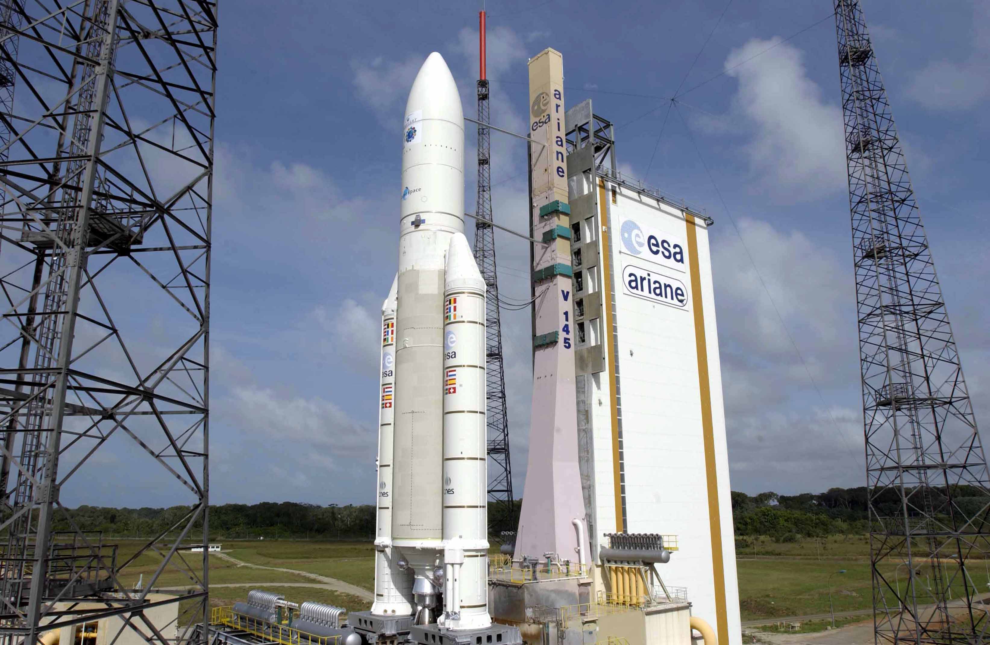 ariane_5_with_envisat_on_the_launch_pad