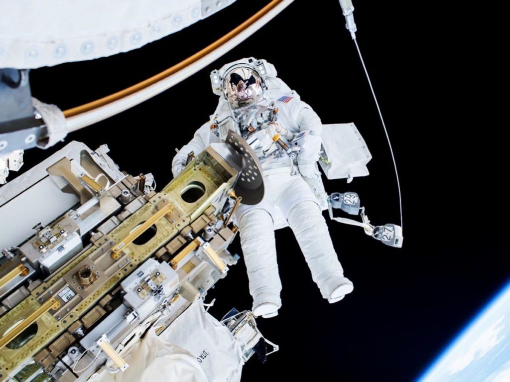nasa-astronautta-1200x899