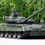 Видео: российский танк Т-80 стреляет поленом вместо обычного снаряда