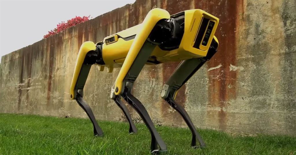 171115-boston-dynamics-robot-dog-mn-1105_ebd580983676b95977c6f7760c1aba27