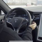 Автопилот Tesla «взломали» и направили автомобиль на встречную полосу