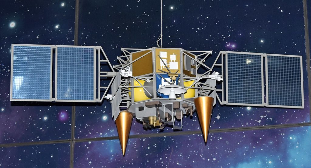 1280px-maquette-luna-resurs-orbiter-dsc_0076