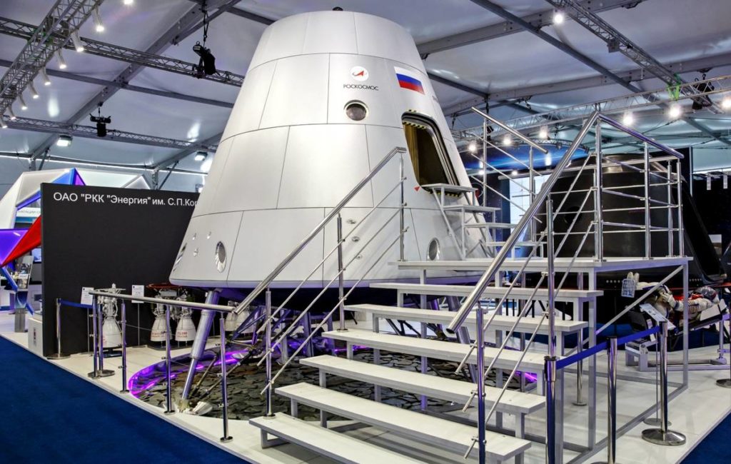 1542364252_korabl-federaciya-iegopervyy-pilot-robot-fedor-poluchat-novuyu-intellektualnuyu-sistemu-svyazi-ot-rks-foto_2