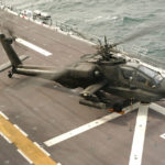 Ударный вертолет AH-64 Apache получит новую систему подводного спасения