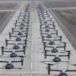 Видео: удивительный массовый взлет конвертопланов Osprey и вертолетов CH-53E