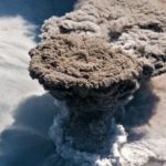 Извержение вулкана Райкоке сняли из космоса