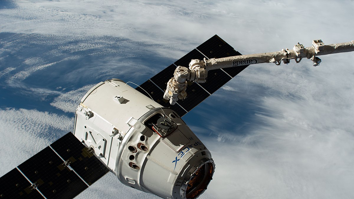 1200px-iss-59_spacex_crs-17_dragon_approaches_the_iss_6