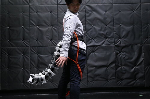 Японские ученые представили роботизированный хвост для людей