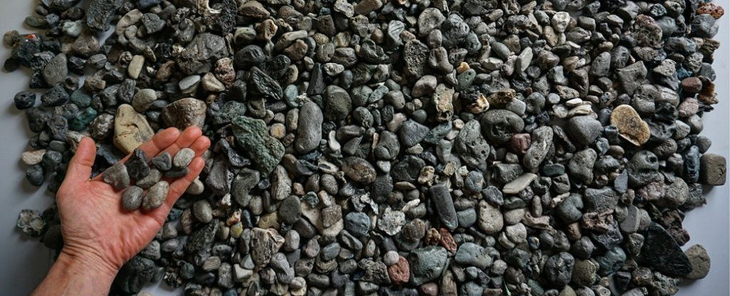 plastic-rocks_1024