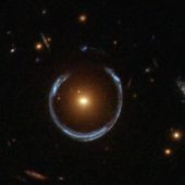 Гравитационные линзы на службе астрономии – иллюстрация к материалу на Naked Science