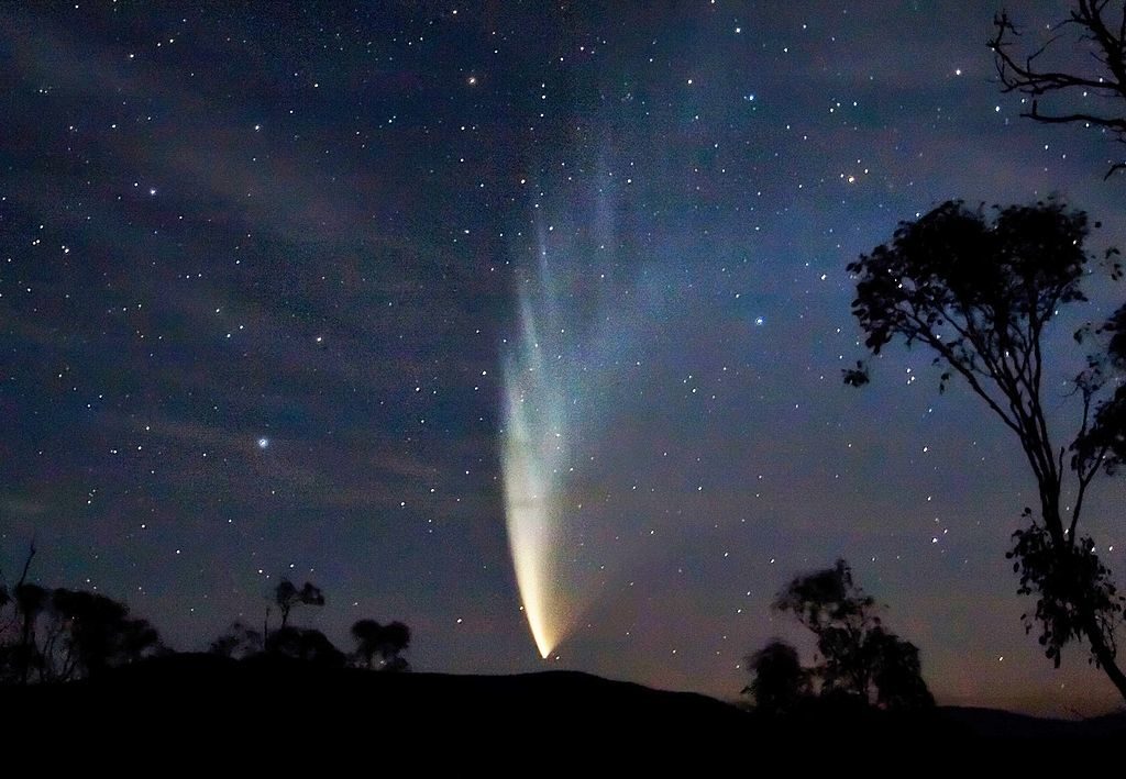 1024px-comet_p1_mcnaught02_-_23-01-07-edited