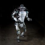 Видео: человекоподобный робот Atlas прыгает, кувыркается и встает на руки