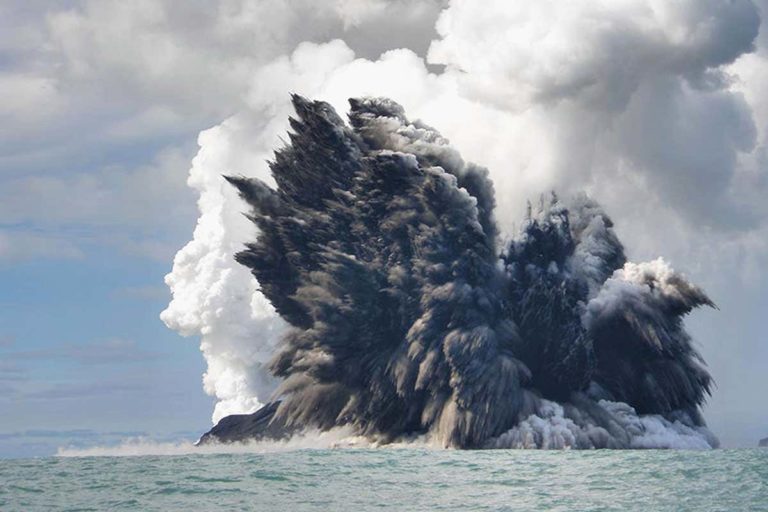Подводные извержения могут быть очень зрелищными