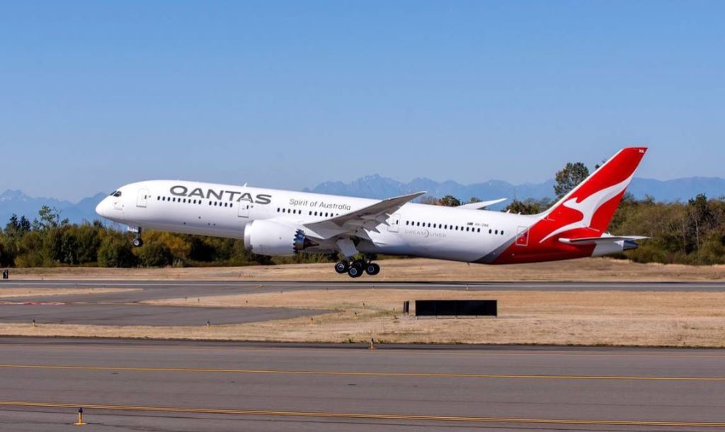 Самолет Qantas