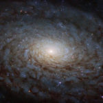 NASA показало снимок галактики NGC 4380, сравнив ее с «порталом в другое измерение»