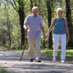 Медленную ходьбу связали со старением мозга
