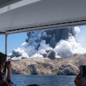 Извержение вулкана на Уайт-Айленд, 9 декабря 2019 года / © Michael Schade via AFP