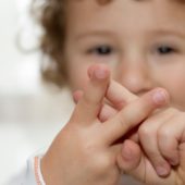 Исследование показало, что дети очень быстро вырабатывают полноценный жестовый язык