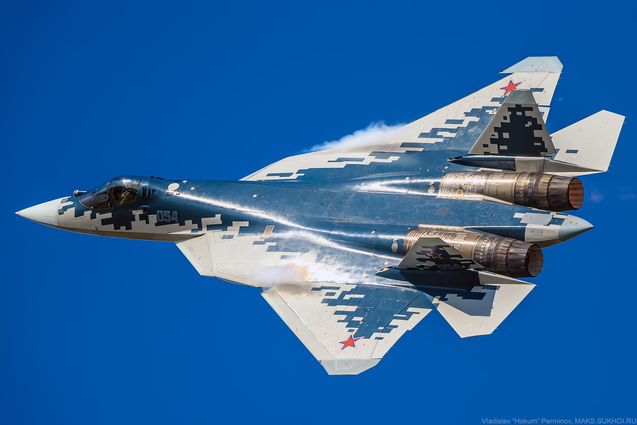 Современные российские самолеты. Су-57 истребитель. Су-57 пятого поколения. Истребитель России Су-57. Су-57 реактивный самолёт.
