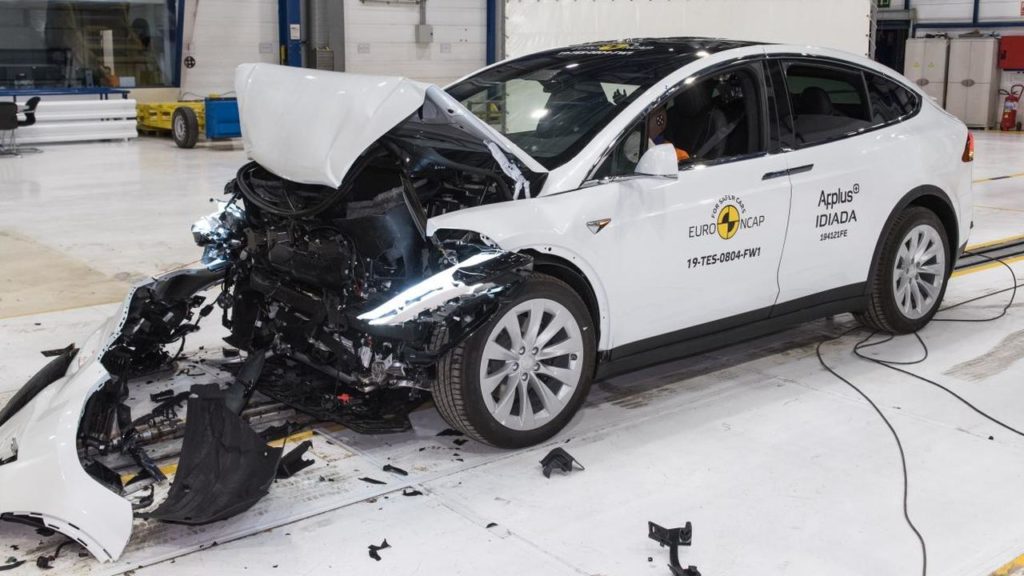 Tesla Model X после краш-теста