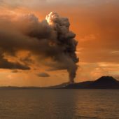 Извержения вулканов вместе с другими факторами могли стать причиной пары сильных похолоданий, во время одного из которых разрушилась Римская империя. Следы от них нашли на далеком мальдивском атолле / ©Wikimedia Commons