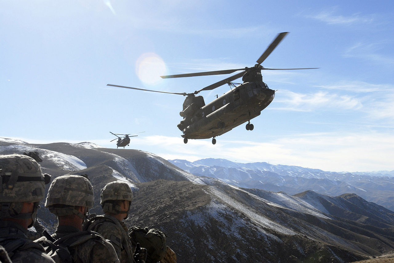 Американские CH-47 в Афганистане. 2008 год.