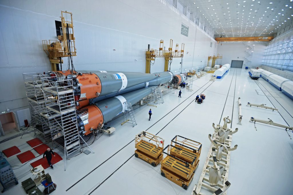 Сборка ракеты-носителя "Союз-2" в Техническом комплексе космодрома Восточный в Амурской области / © РИА Новости