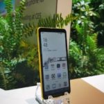 Китайская компания представила уникальный смартфон с цветным E-Ink-экраном