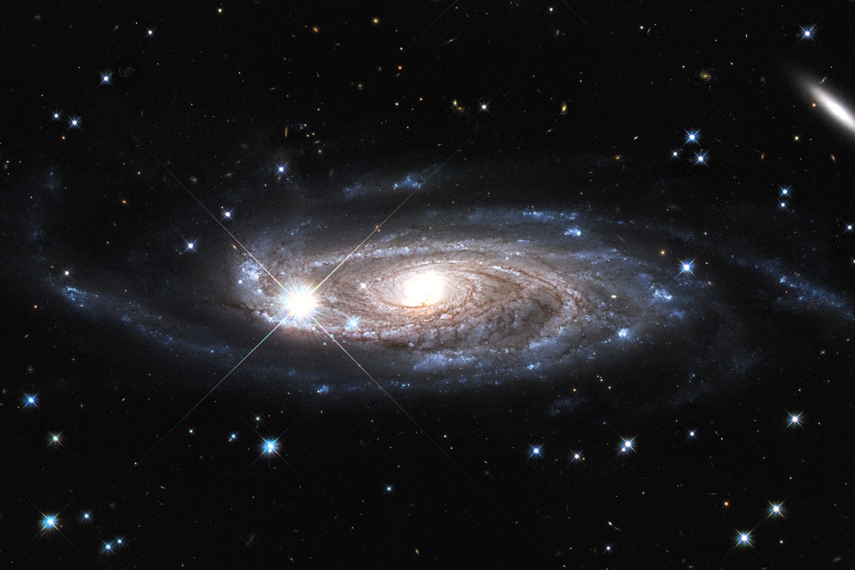 Галактика UGC 2885 расположена в 232 миллионах световых лет