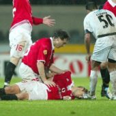 Известный венгерский футболист Миклош Фехер умер от гипертрофической кардиомиопатии прямо во время матча.
