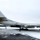 Первый опытный образец модернизированного стратегического бомбардировщика Ту-160М