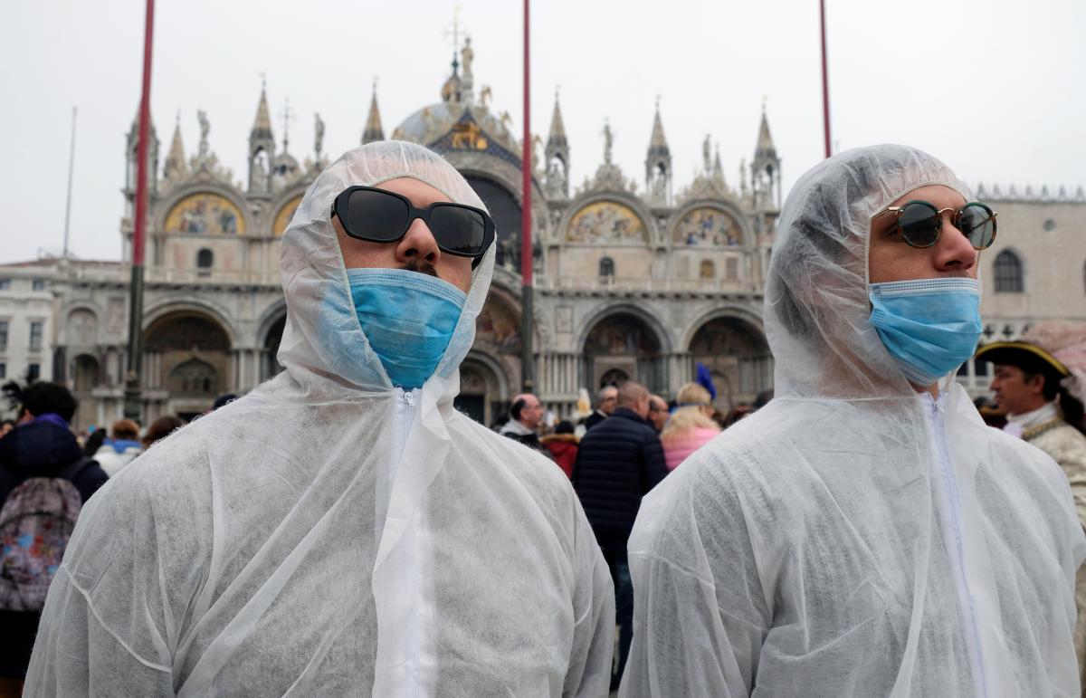 Власти Италии прибегают к экстренным мерам в связи с распространение коронавируса, отменяют массовые мероприятия, в том числе легендарный Венецианский карнавал / © Reuters