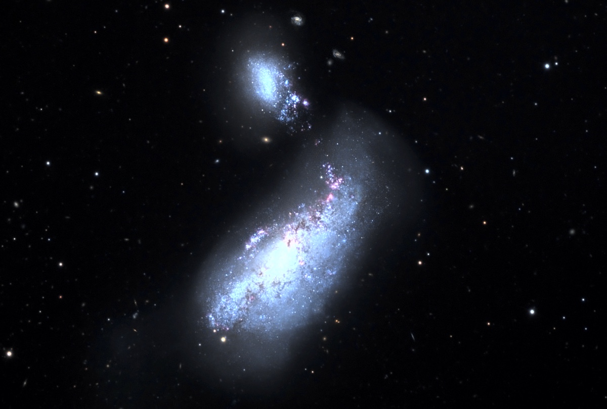 Галактика Кокон и взаимодействующая с ней соседняя галактика NGC 4485
