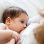 Обнаружен компонент материнского молока, способствующий когнитивному развитию ребенка