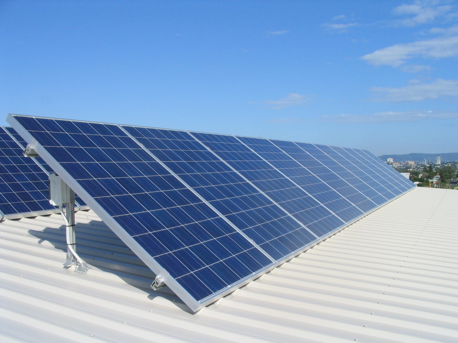 Предложен метод повышения эффективности солнечных батарей и светодиодов при использовании углеродных точек