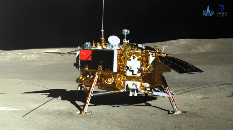 «Чанъэ-4» — китайская автоматическая межпланетная станция для изучения Луны и космического пространства / © Пекинский центр управления