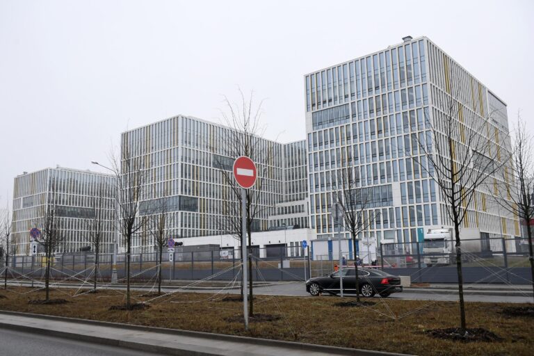 Здание больничного комплекса в Коммунарке, куда направляют всех пациентов с подозрением на коронавирус / © РИА Новости