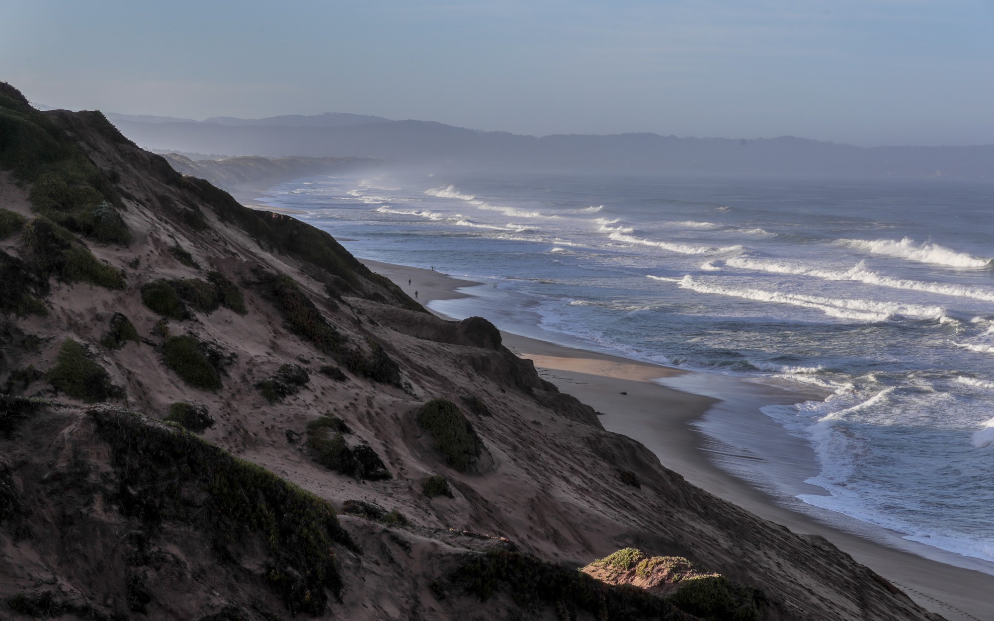 Повышение уровня моря и прибрежная эрозия угрожают пляжам и естественным песчаным дюнам по всему миру / © Los Angeles Times